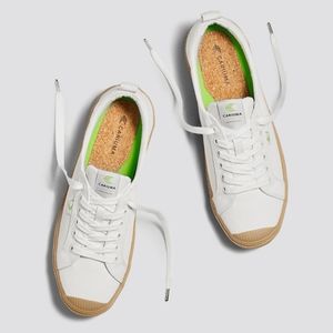 Cariuma OCA Low Off-White Gum Canvas Men's 6 Women's 7.5 Preppy Sneakers